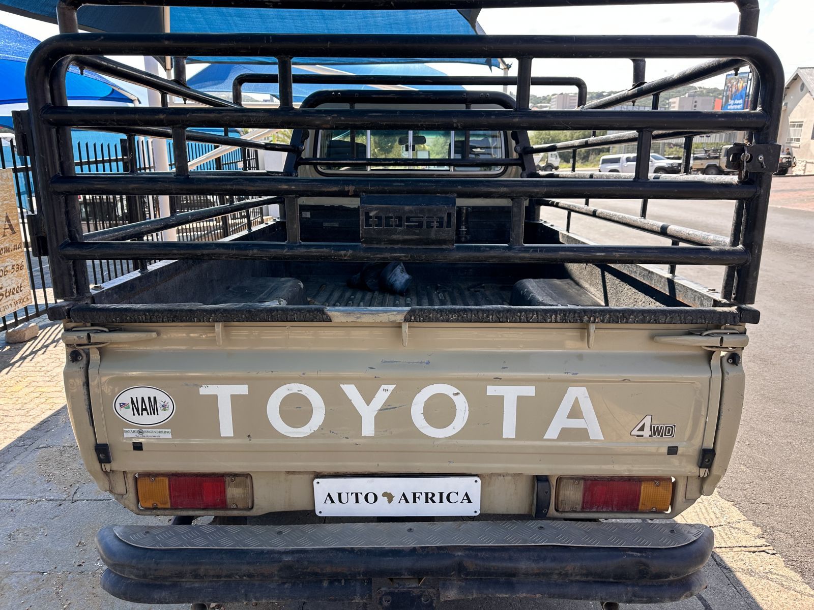2015 Toyota Land Cruiser photo 3