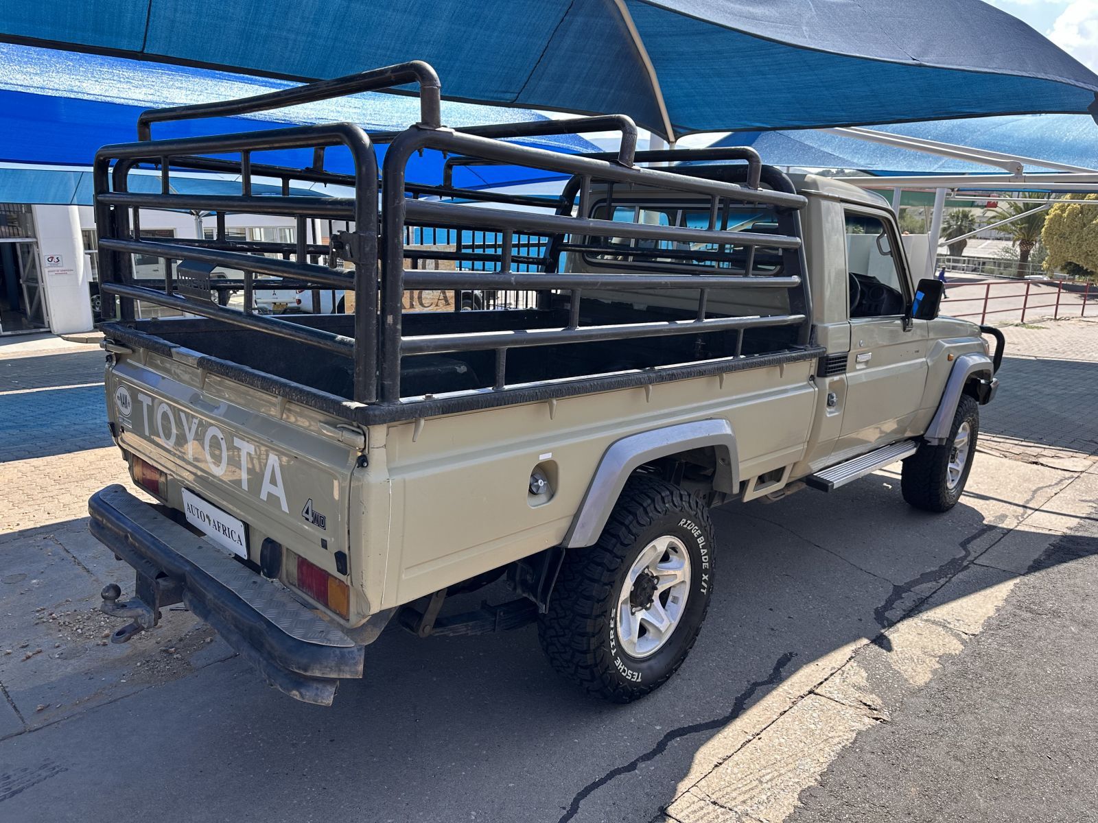 2015 Toyota Land Cruiser photo 4