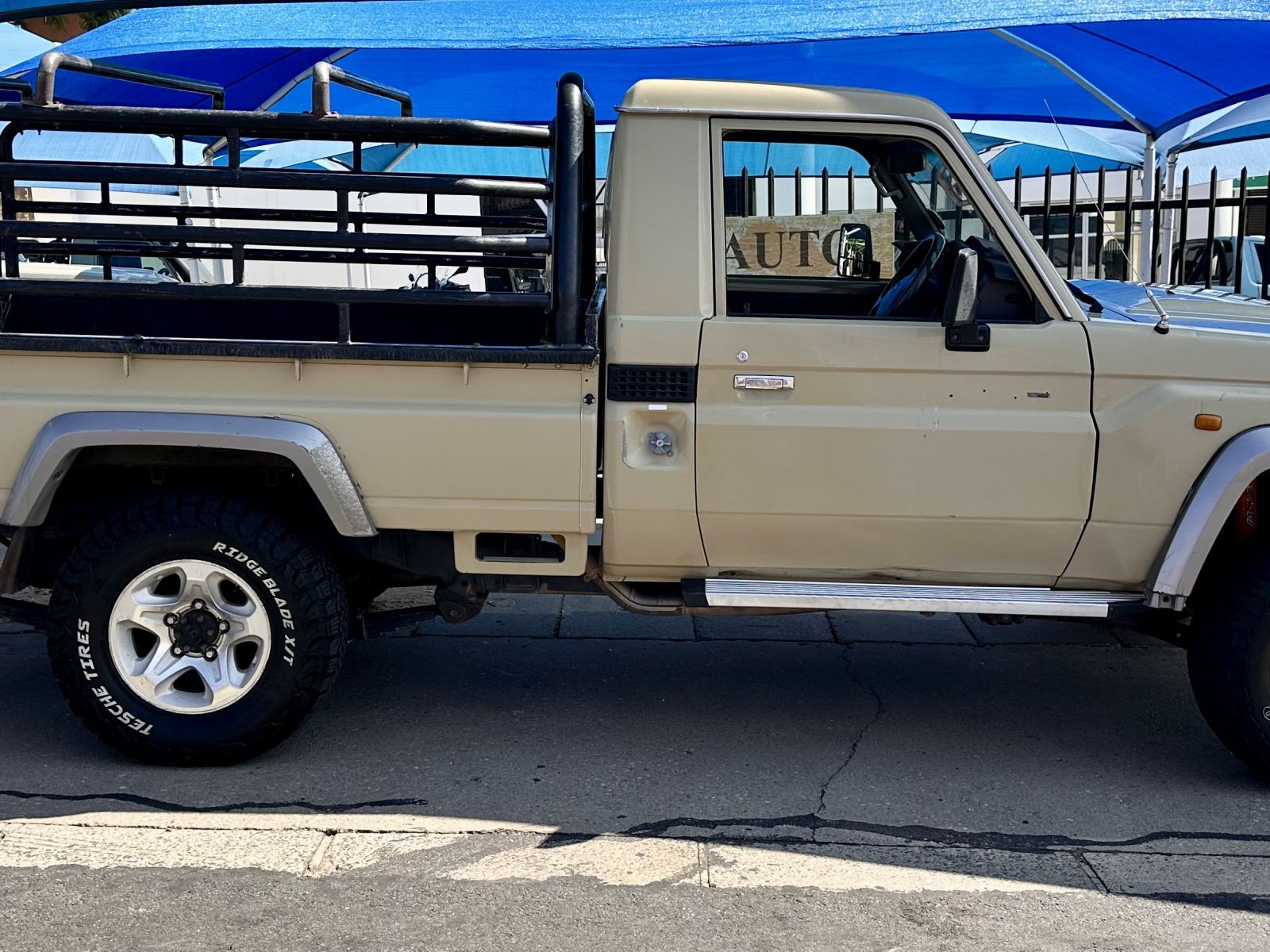 2015 Toyota Land Cruiser photo 5