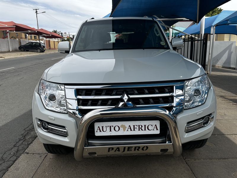 2019 Mitsubishi Pajero photo 1