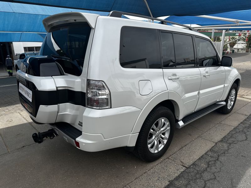 2019 Mitsubishi Pajero photo 3