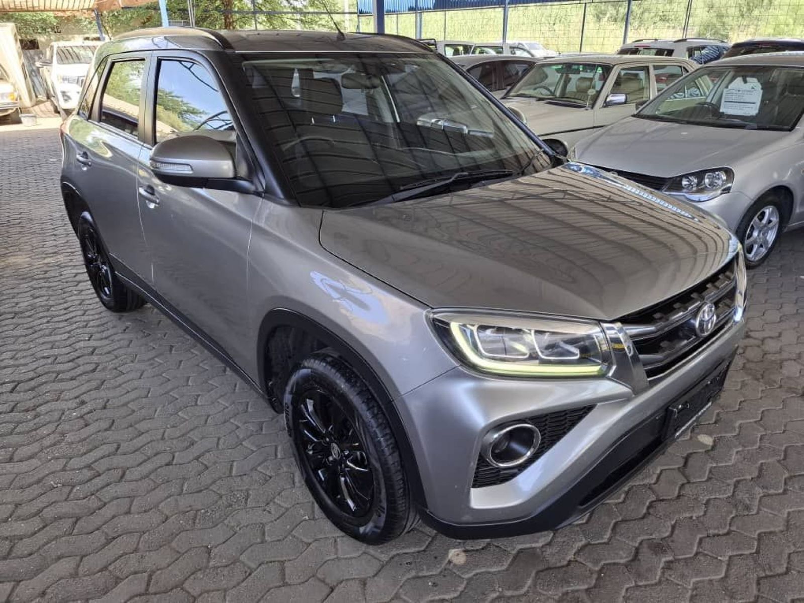 2022 Toyota Urban Cruiser photo 2