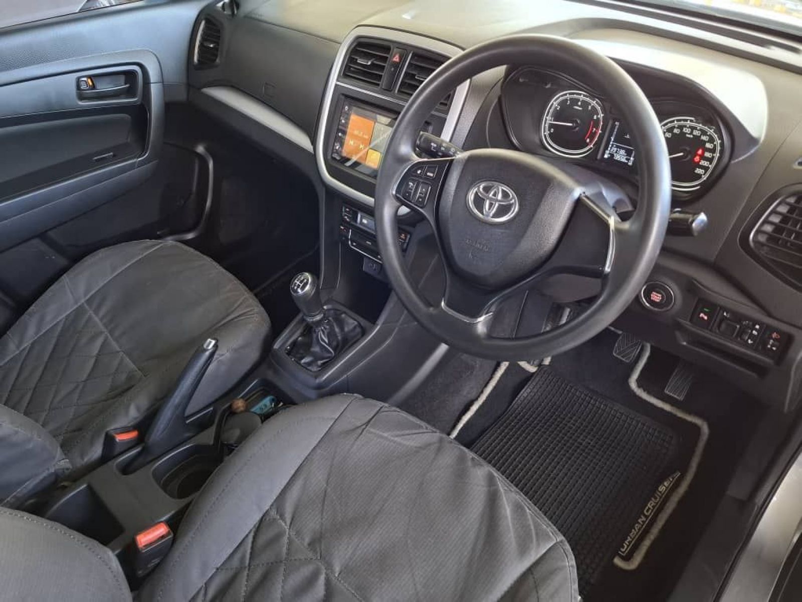 2022 Toyota Urban Cruiser photo 9