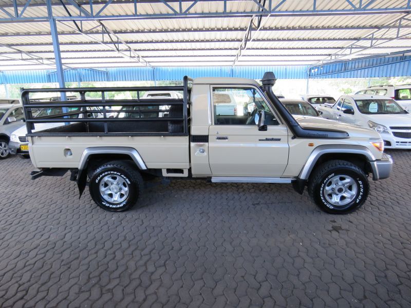 2019 Toyota Land Cruiser photo 1
