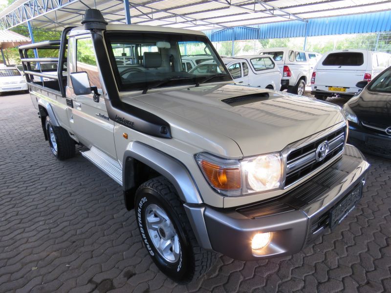 2019 Toyota Land Cruiser photo 2