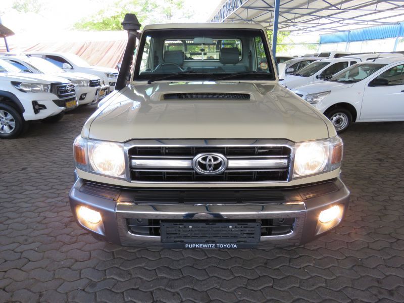 2019 Toyota Land Cruiser photo 3