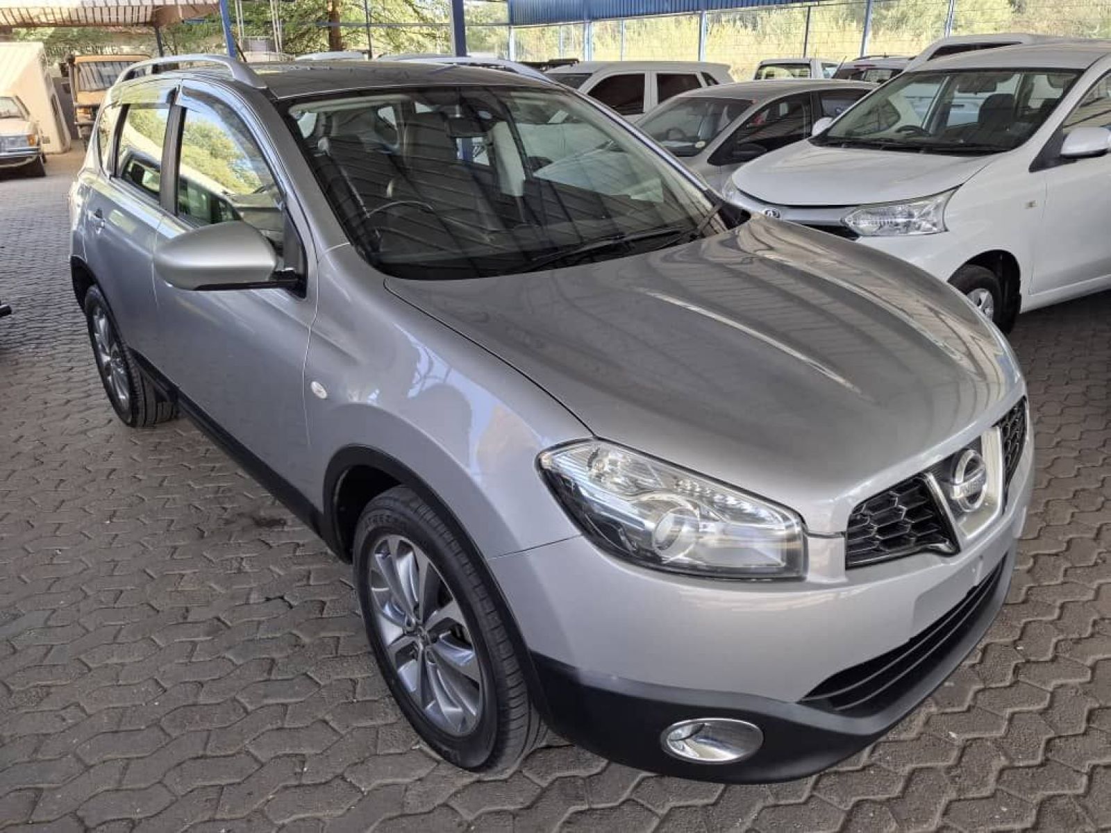 2012 Nissan Qashqai photo 1