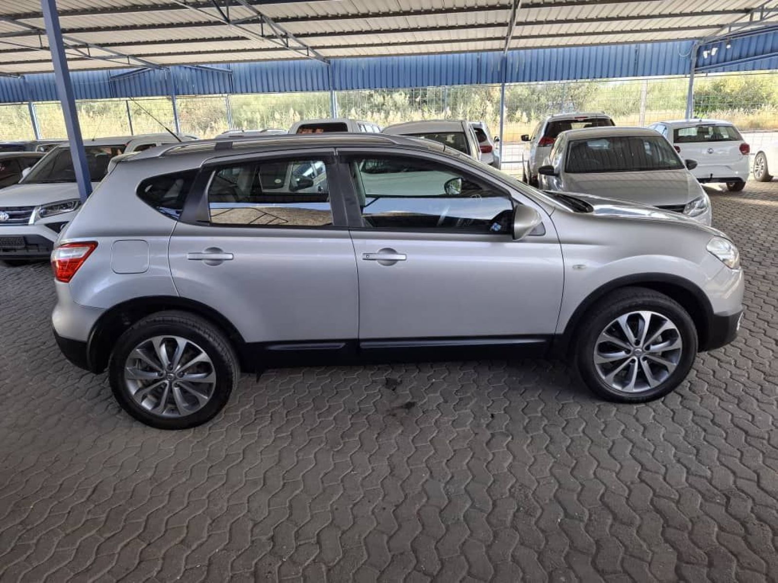 2012 Nissan Qashqai photo 2