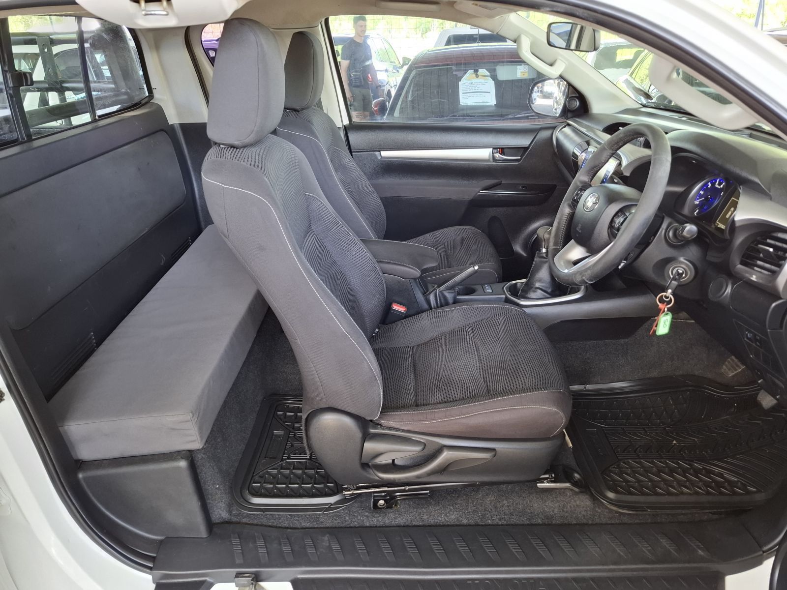2016 Toyota Hilux photo 8