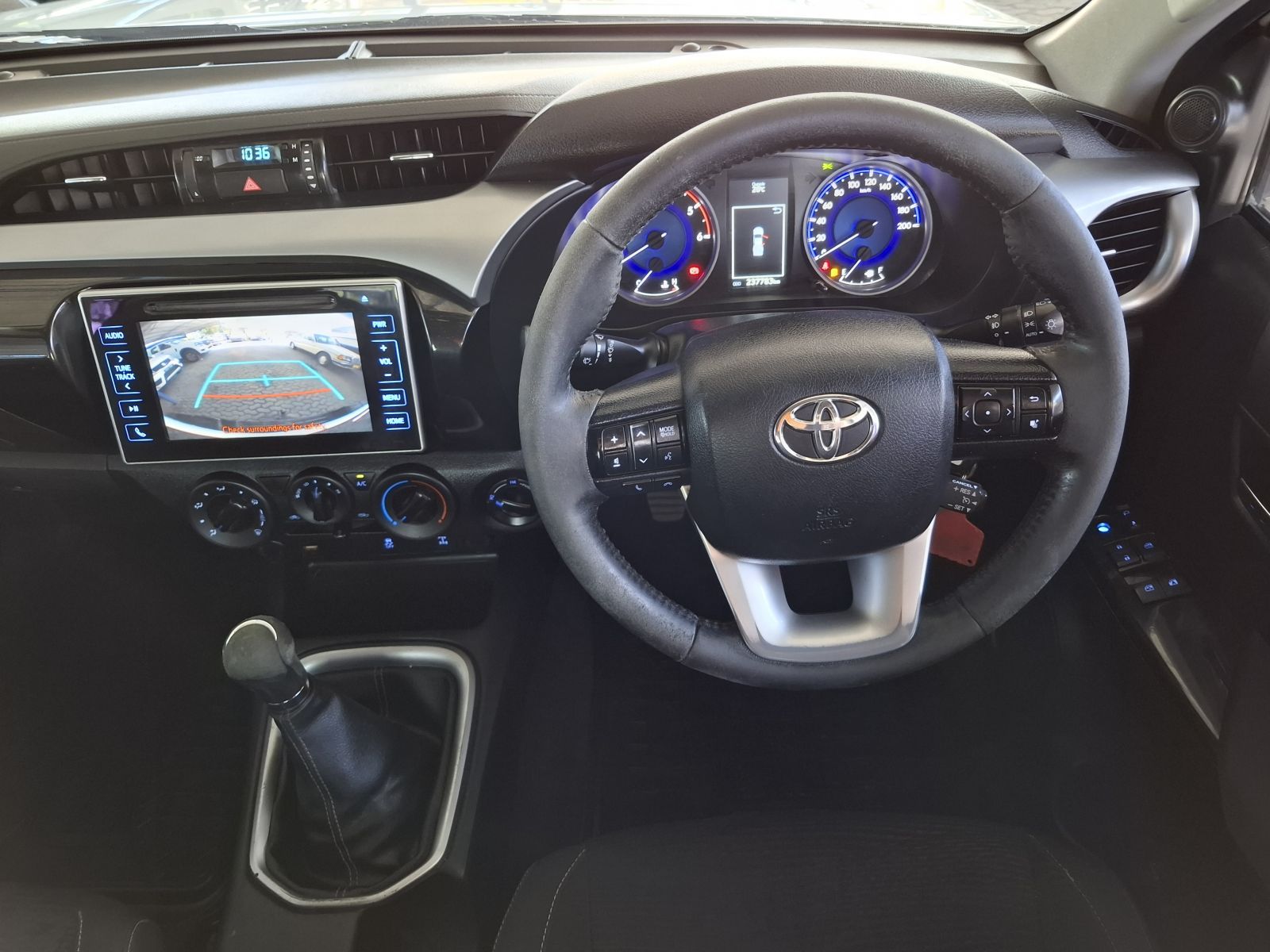 2016 Toyota Hilux photo 9