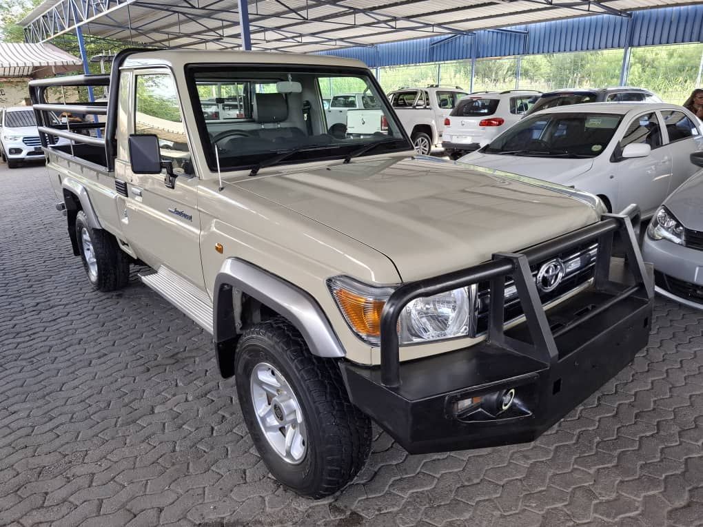 2019 Toyota Land Cruiser photo 2