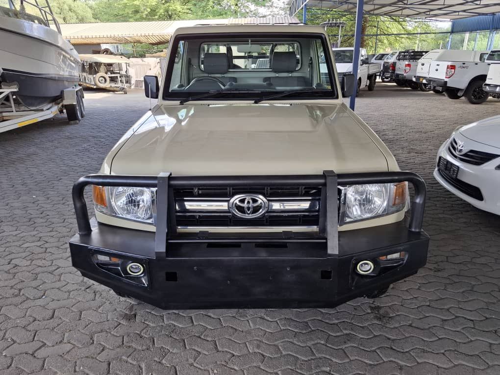 2019 Toyota Land Cruiser photo 3