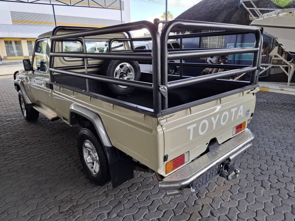 2019 Toyota Land Cruiser photo 5