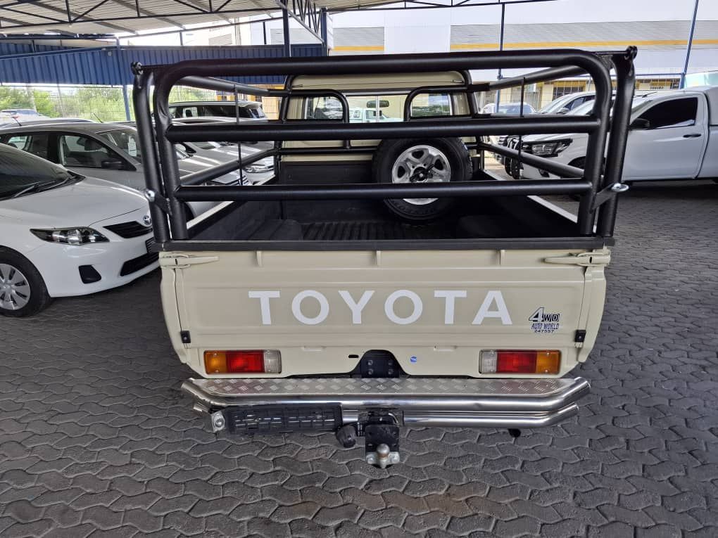 2019 Toyota Land Cruiser photo 6