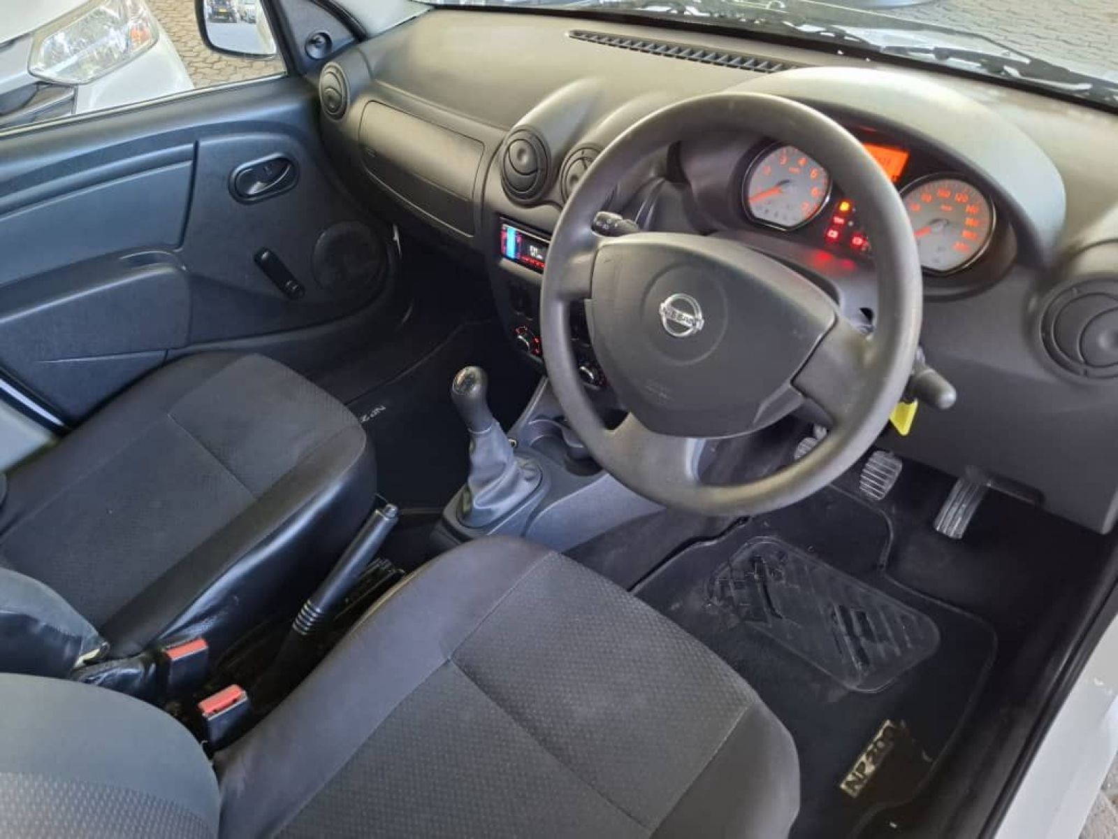 2020 Nissan NP200 photo 9