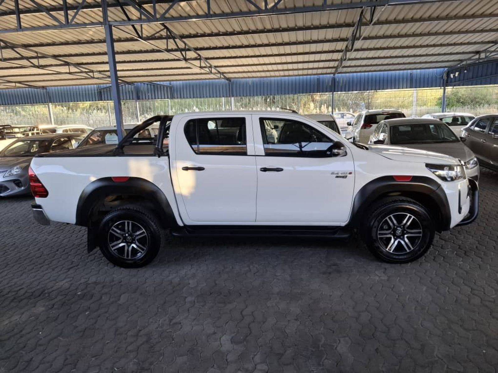 2023 Toyota Hilux photo 1