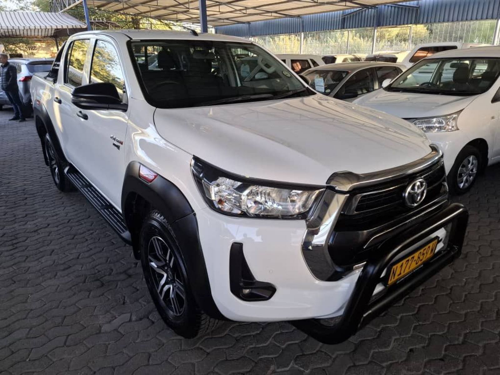 2023 Toyota Hilux photo 2
