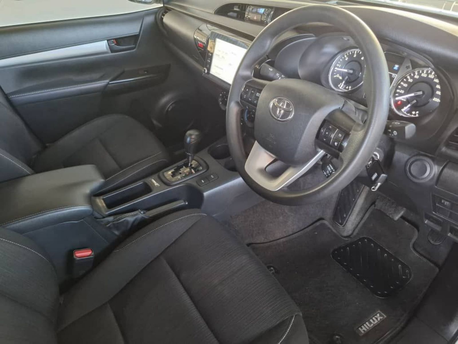 2023 Toyota Hilux photo 9