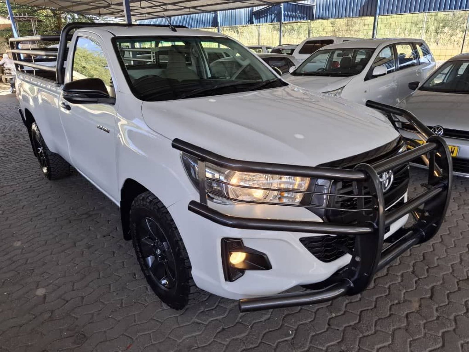 2018 Toyota Hilux photo 2