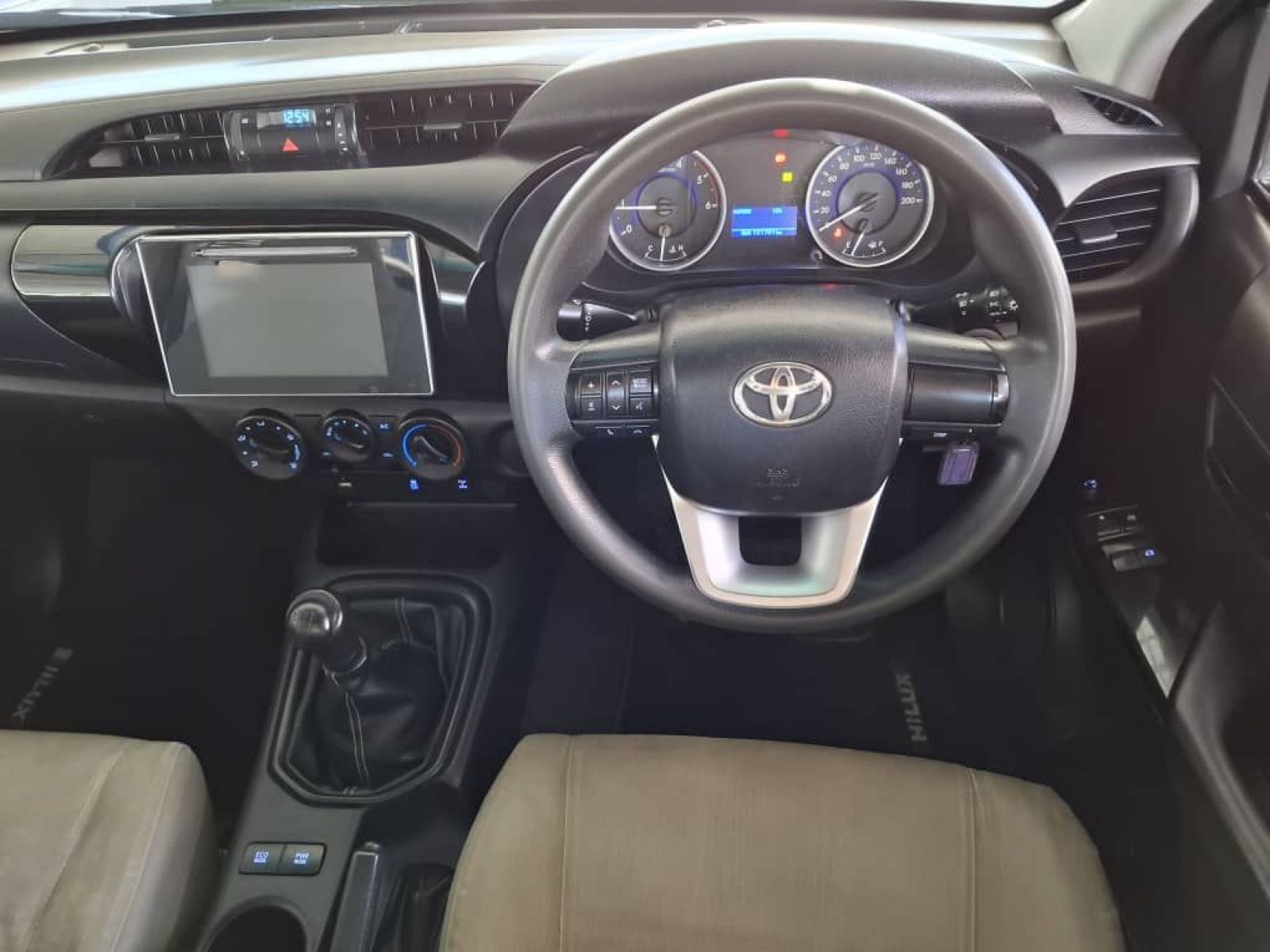 2018 Toyota Hilux photo 8
