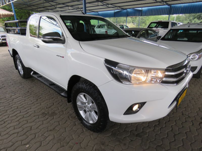 2017 Toyota Hilux photo 2