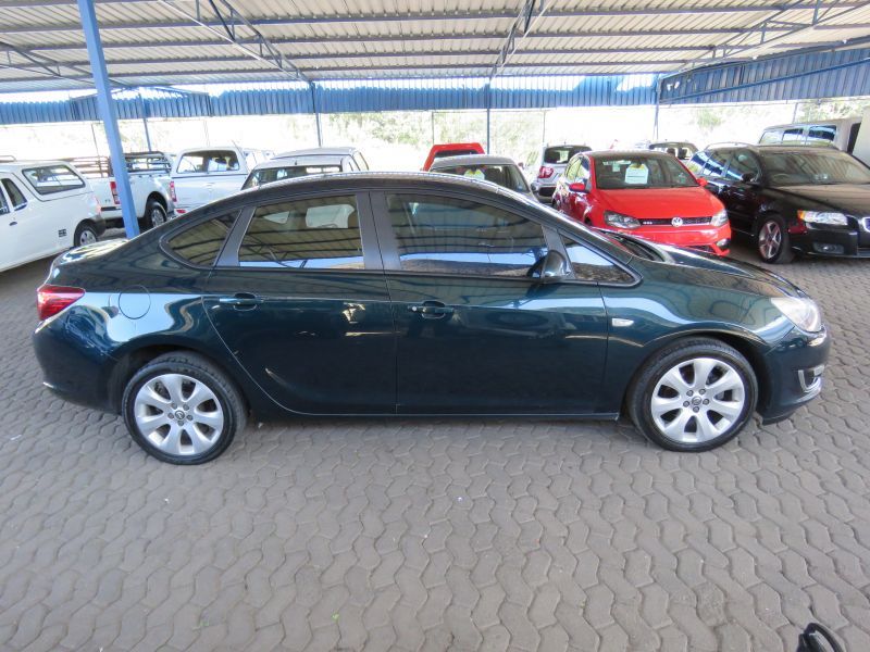 2014 Opel Astra photo 1