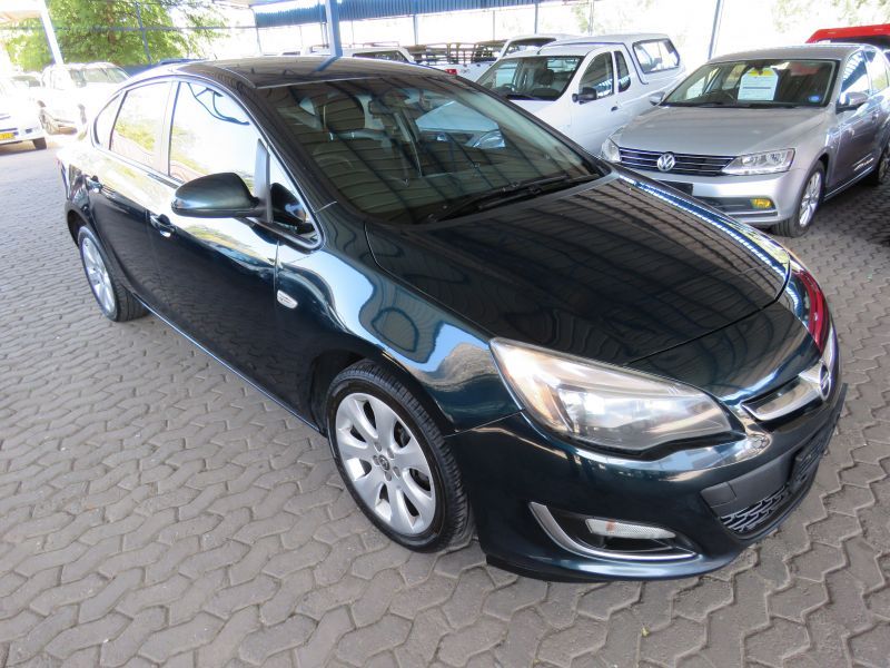 2014 Opel Astra photo 2