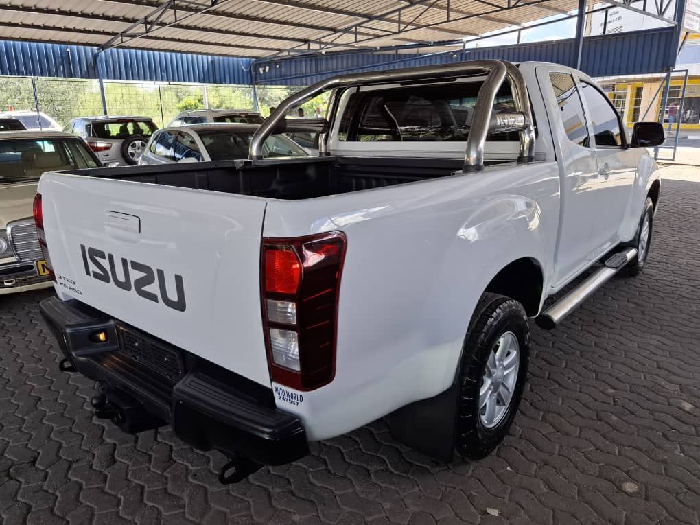 2015 Isuzu KB Series photo 6