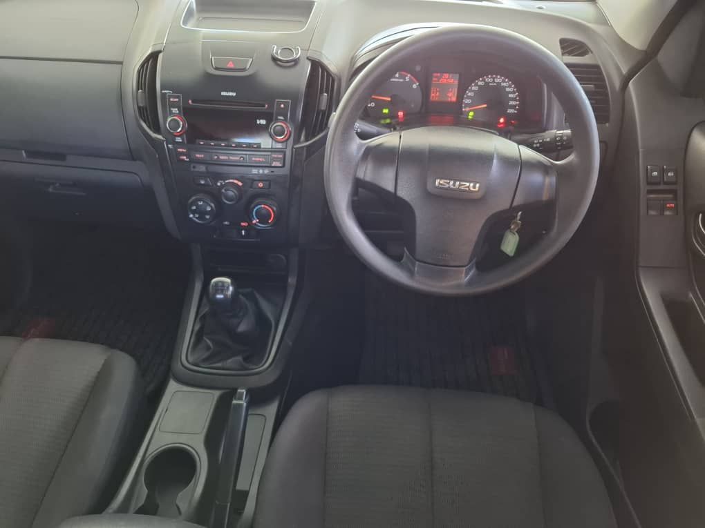 2015 Isuzu KB Series photo 9