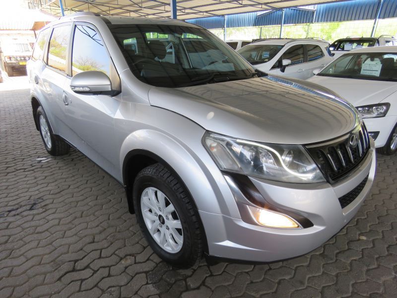 2018 Mahindra XUV500 photo 2