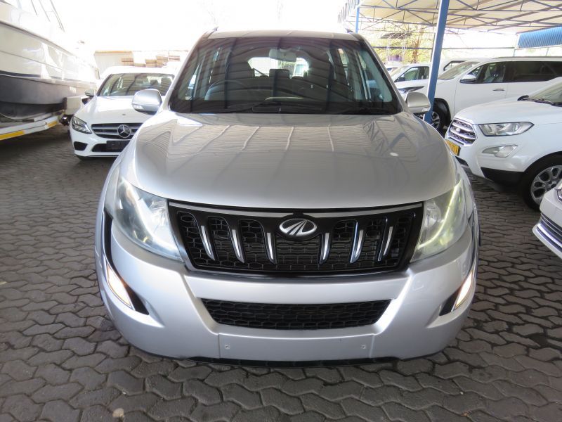 2018 Mahindra XUV500 photo 3
