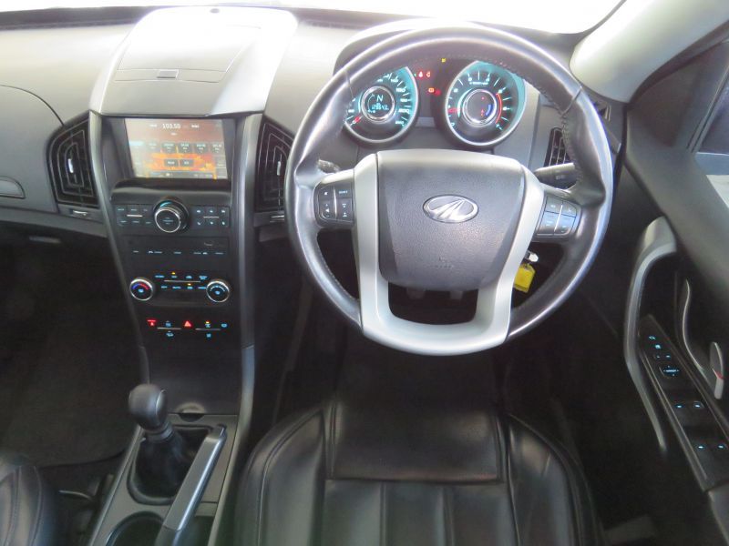 2018 Mahindra XUV500 photo 8