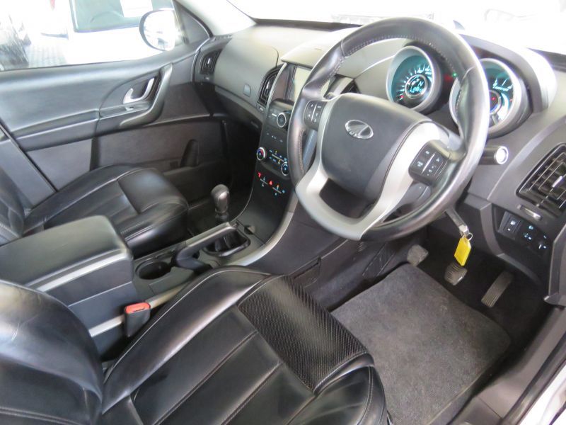 2018 Mahindra XUV500 photo 9