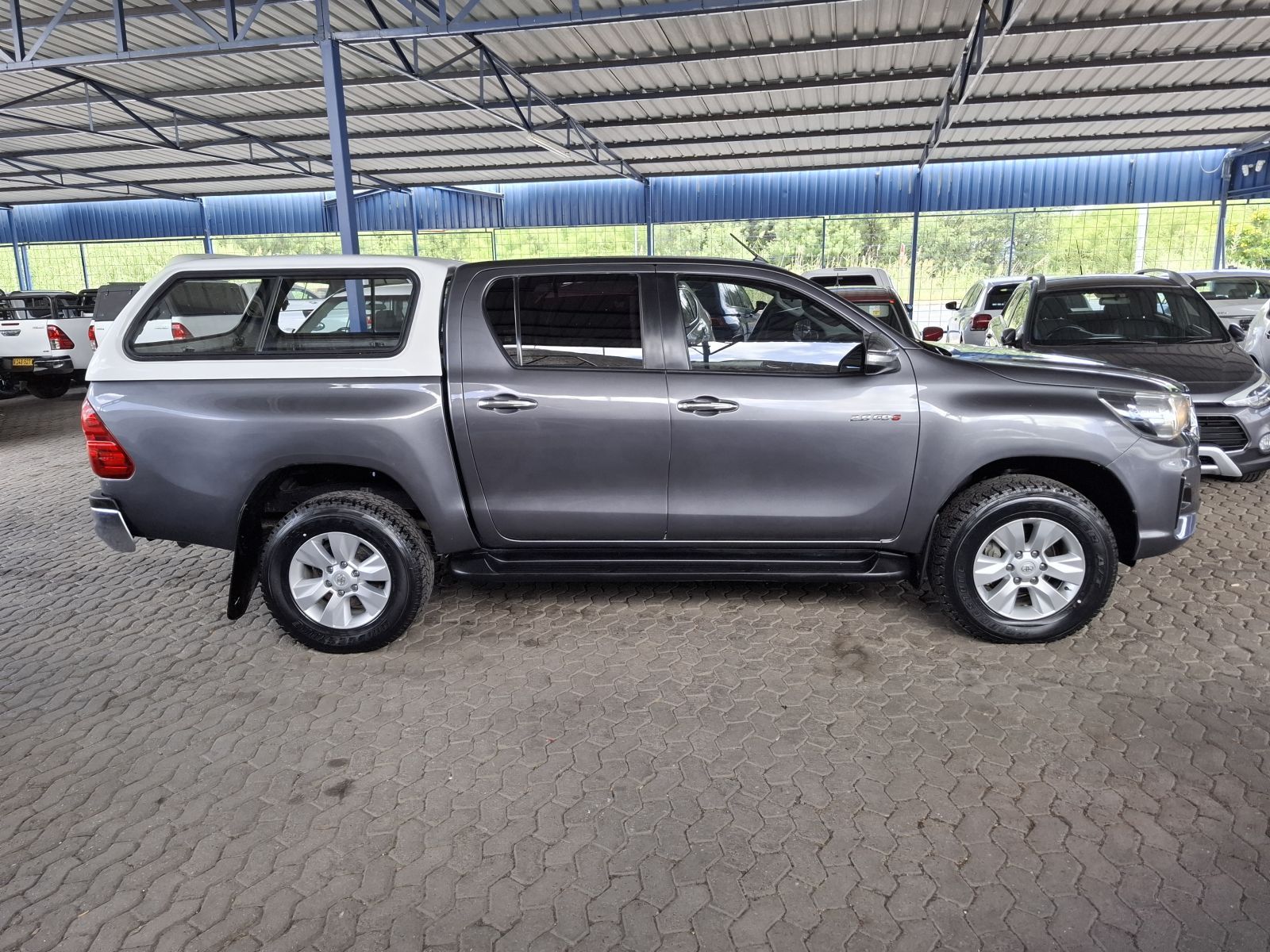 2017 Toyota Hilux photo 1