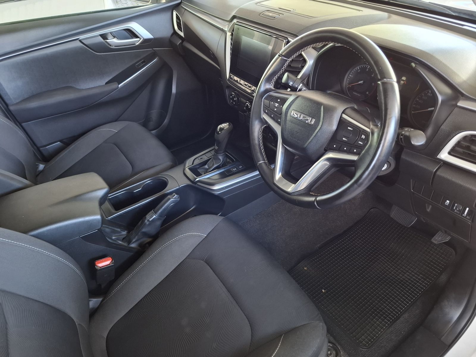 2023 Isuzu D-MAX photo 10