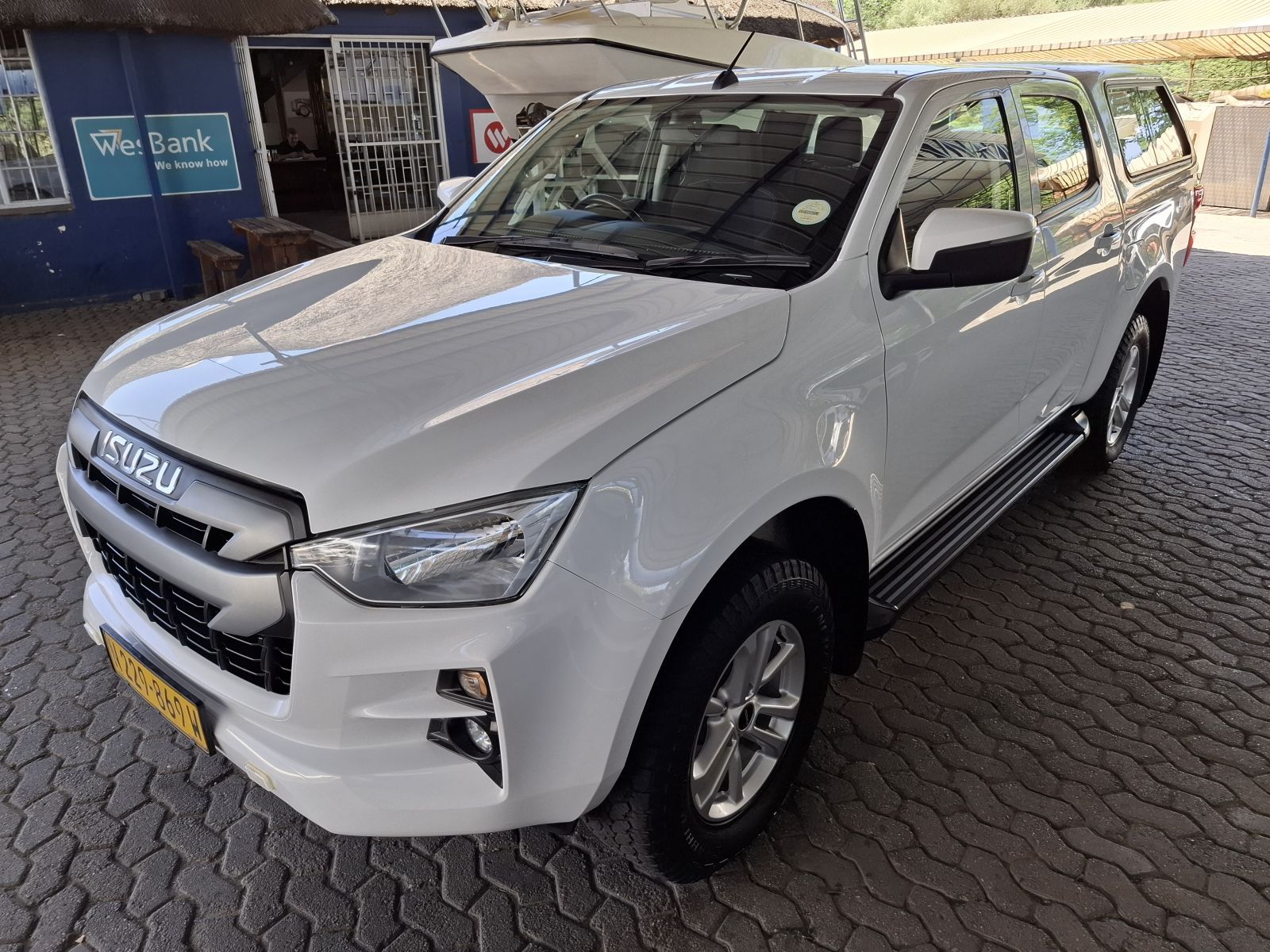 2023 Isuzu D-MAX photo 4