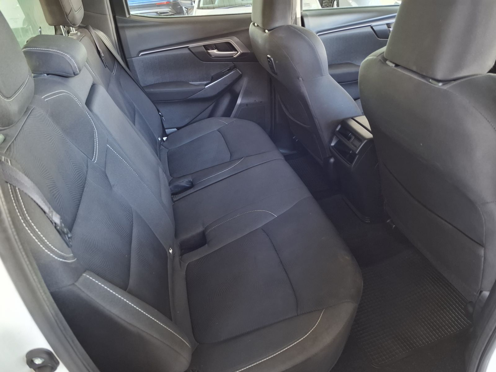 2023 Isuzu D-MAX photo 8