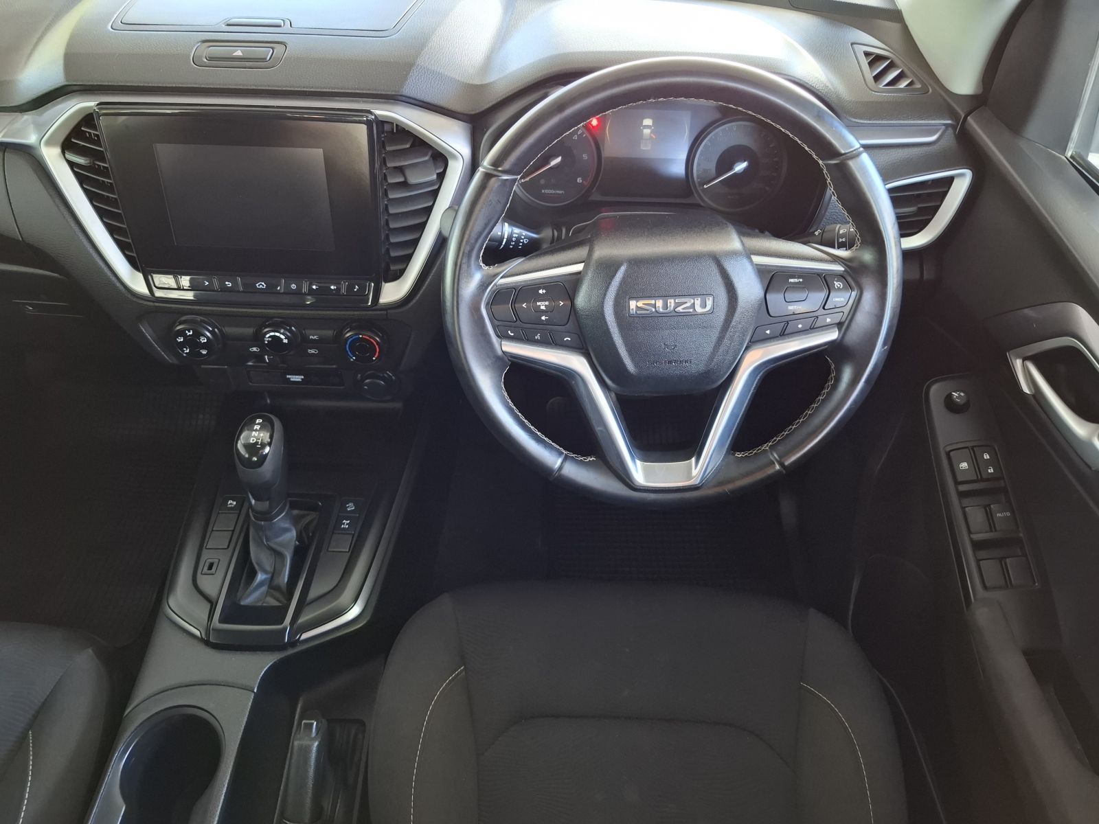 2023 Isuzu D-MAX photo 9