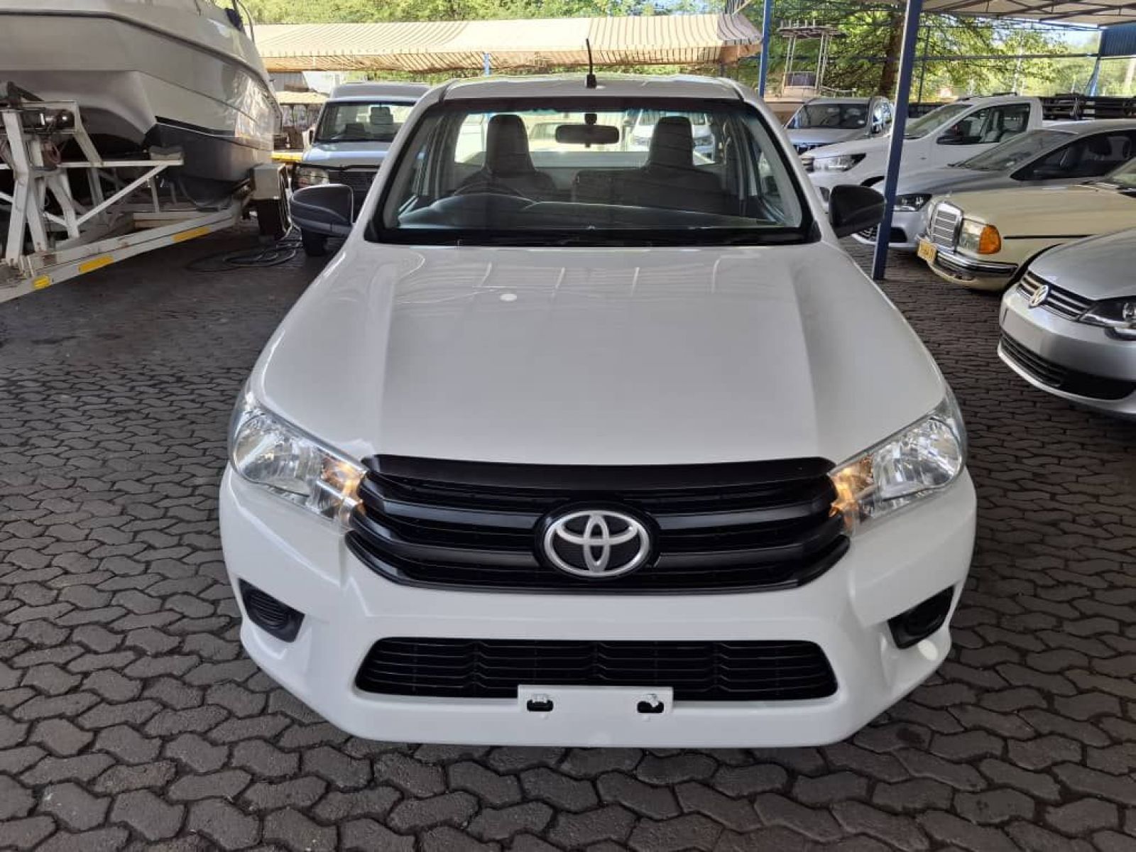 2019 Toyota Hilux photo 2