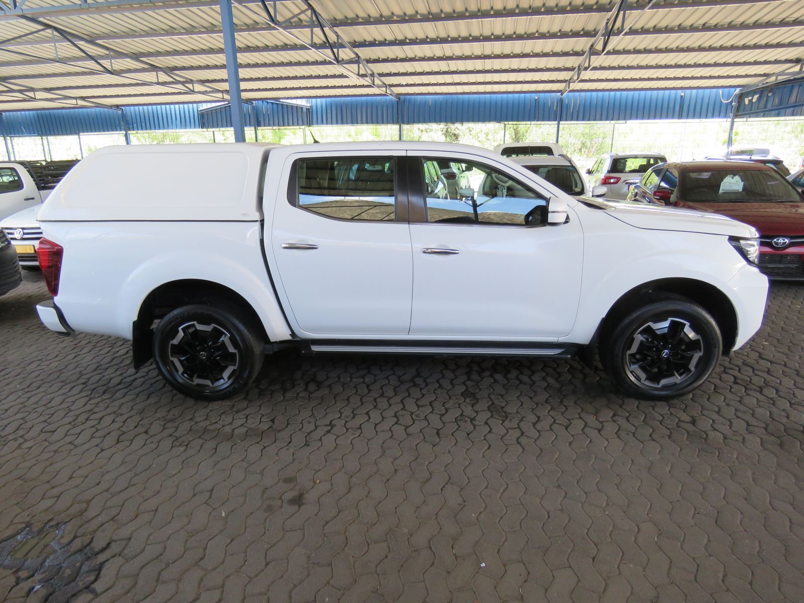 2023 Nissan Navara photo 1