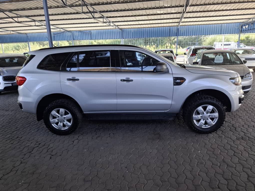 2019 Ford Everest photo 1