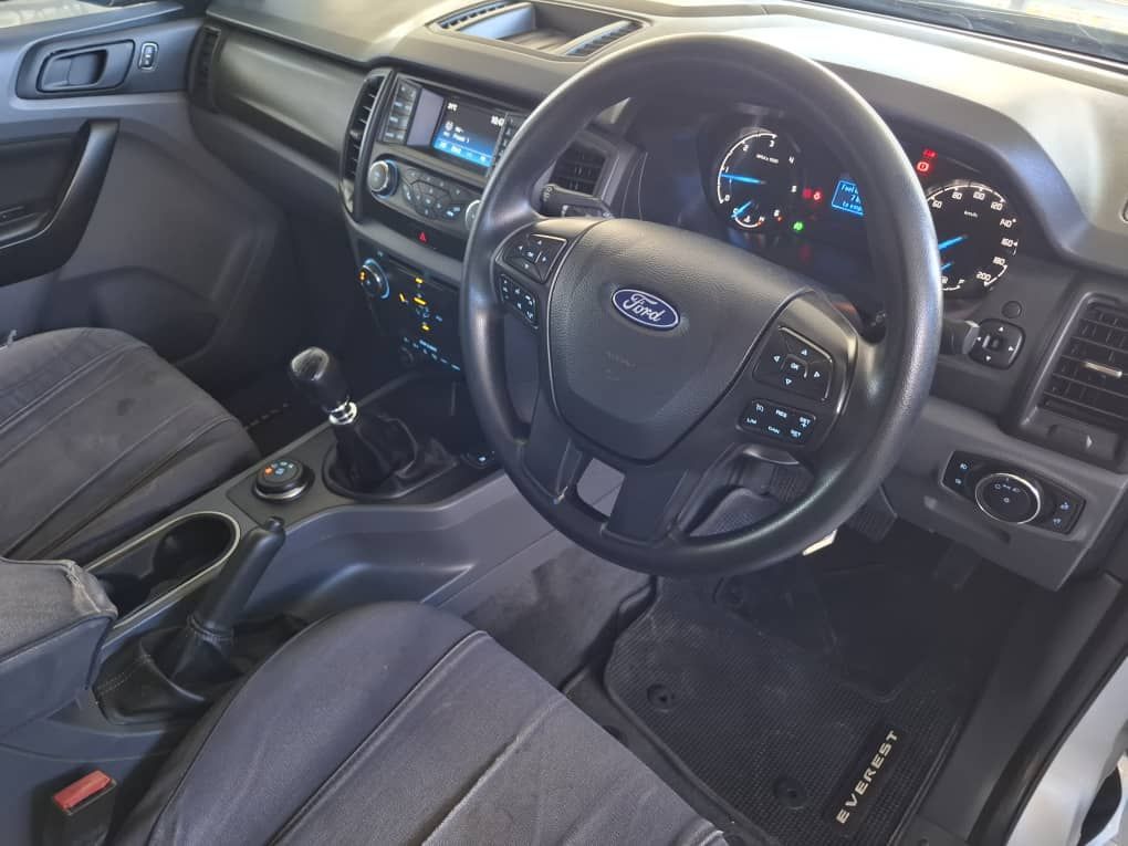 2019 Ford Everest photo 9