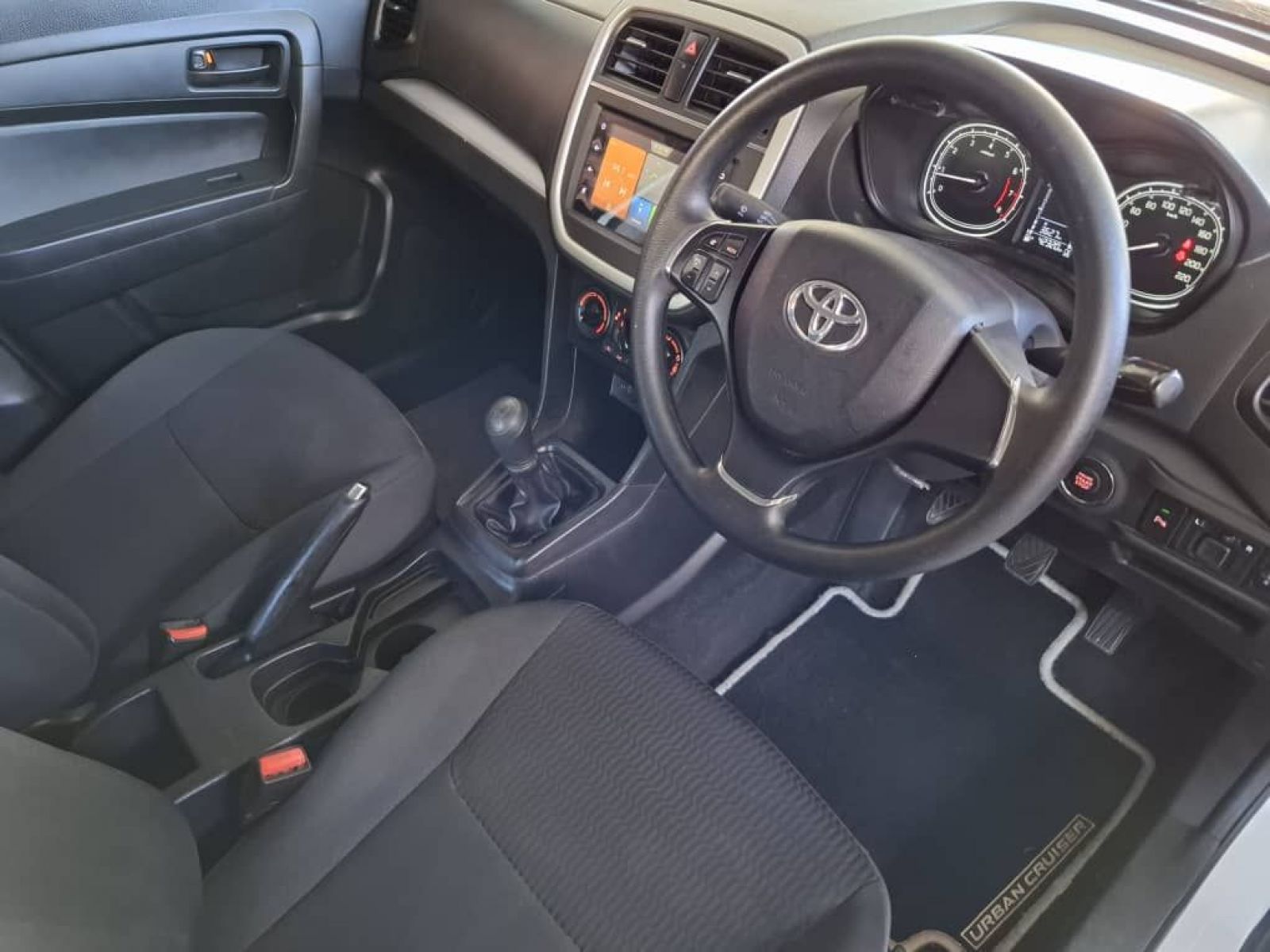 2022 Toyota Urban Cruiser photo 9