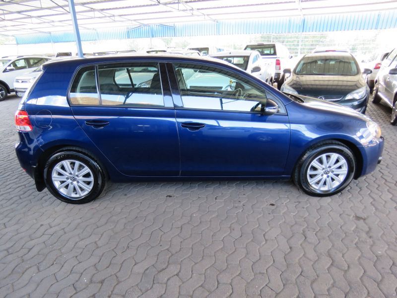 2012 Volkswagen Golf photo 1