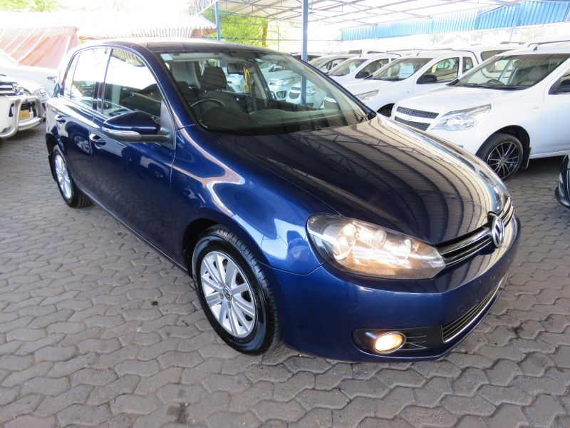 2012 Volkswagen Golf photo 2