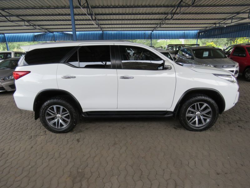 2018 Toyota Fortuner photo 1