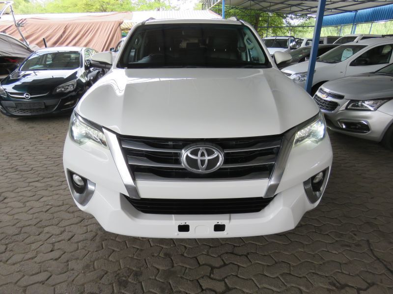 2018 Toyota Fortuner photo 3