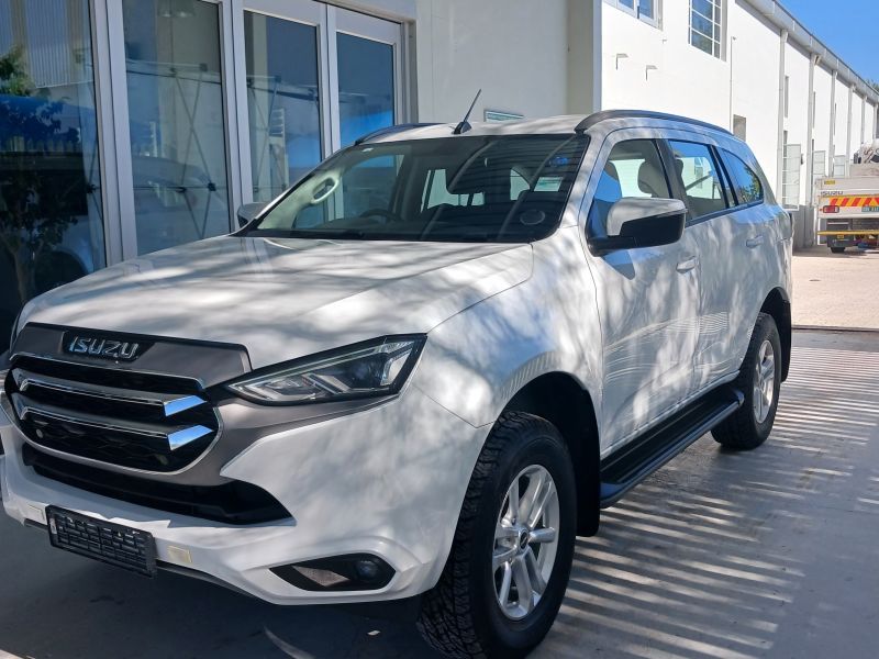 2023 Isuzu MU-X photo 2