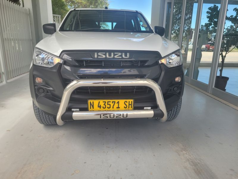 2023 Isuzu D-MAX photo 2