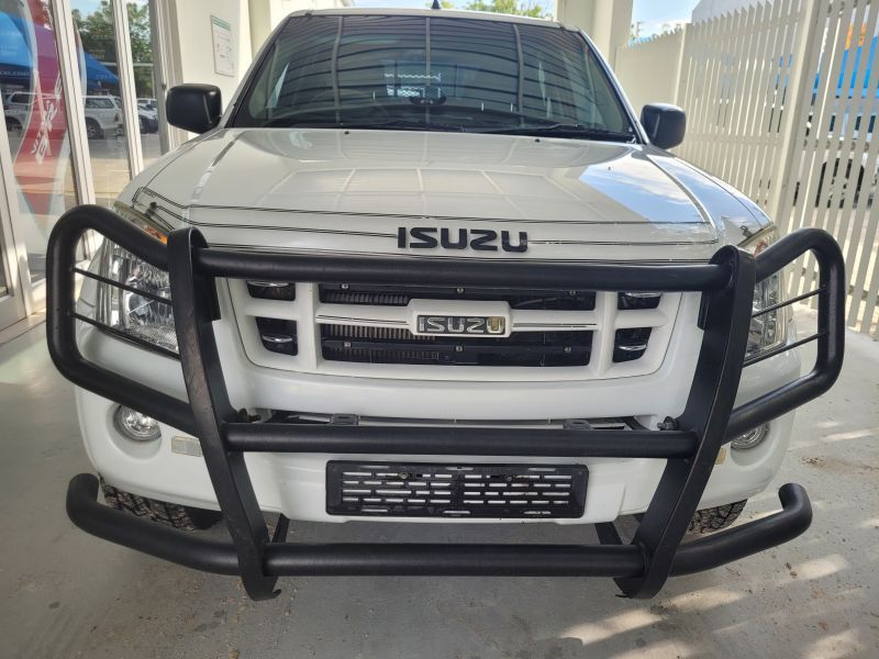 2012 Isuzu KB Series photo 2